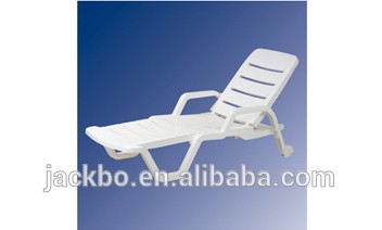 2016 Superior white outdoor furniture cheap plastic folding beach chairs